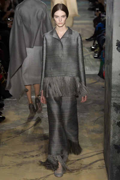 Look 14